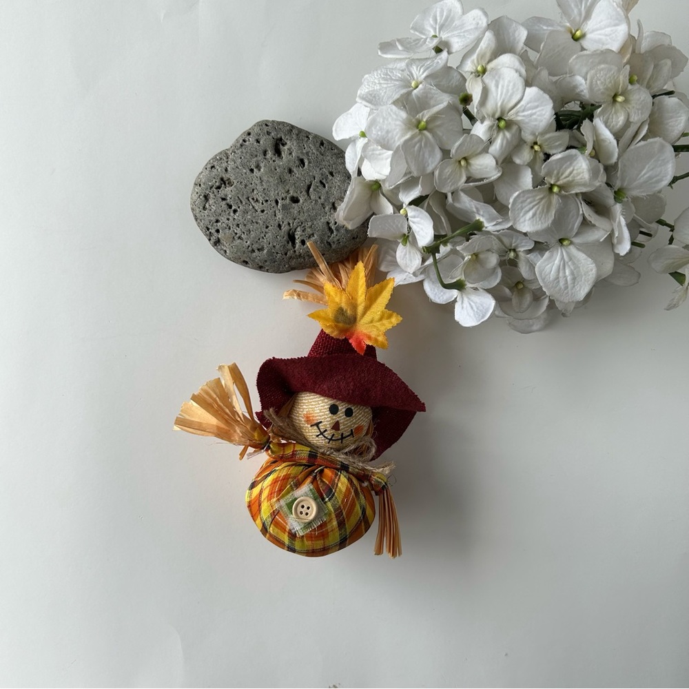 Scarecrow, shelf sitter, Thanksgiving decor - Picture 7 of 8